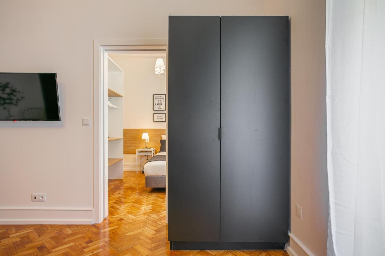 Apartament Out & *