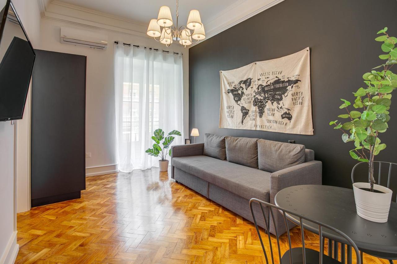 Apartament Out & *