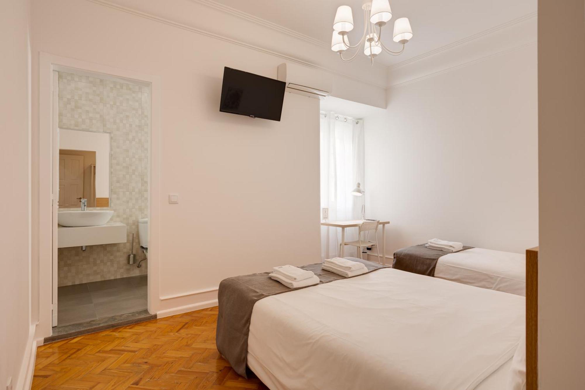 Apartament Out & *
