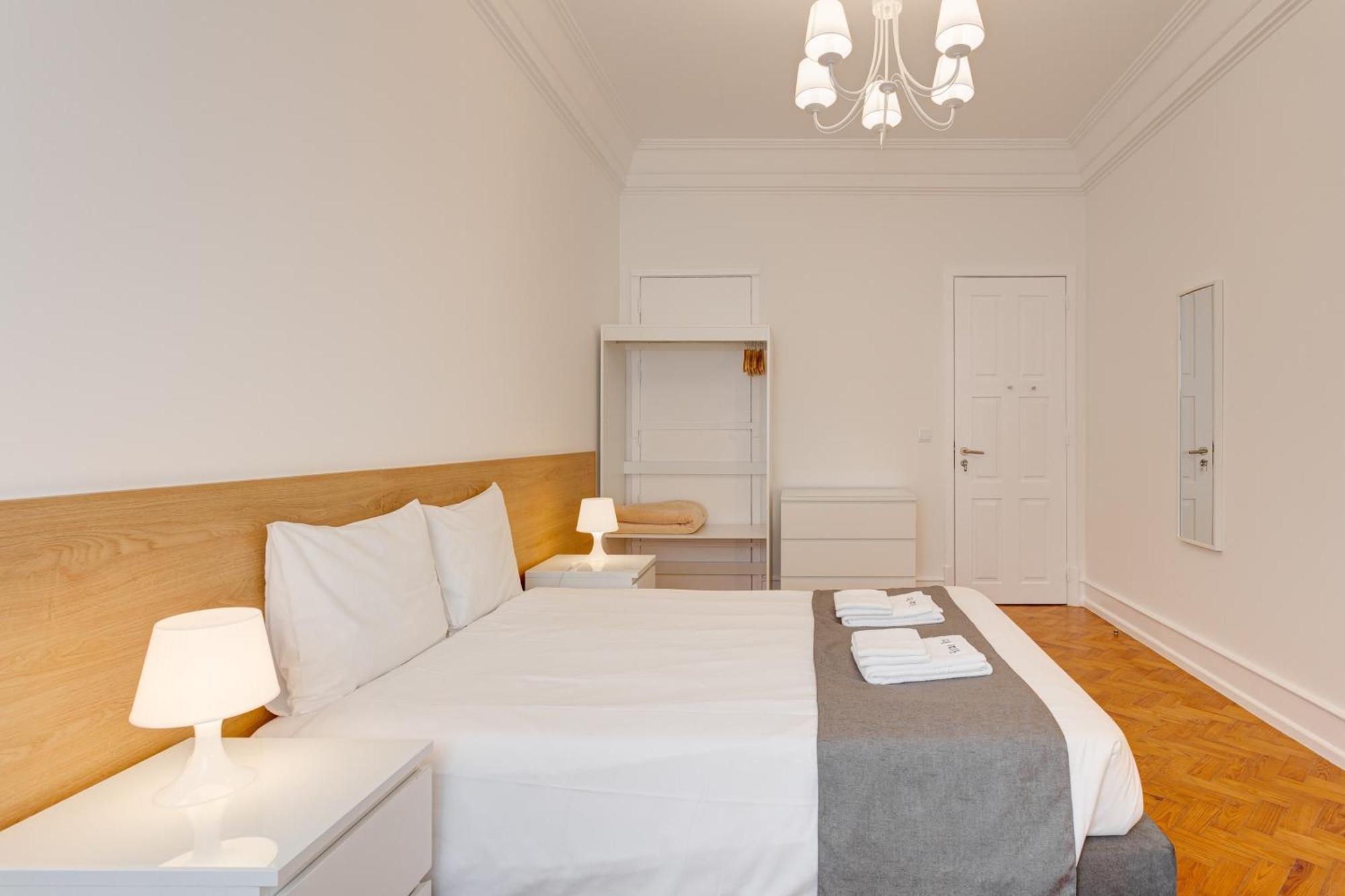 Apartament Out & *
