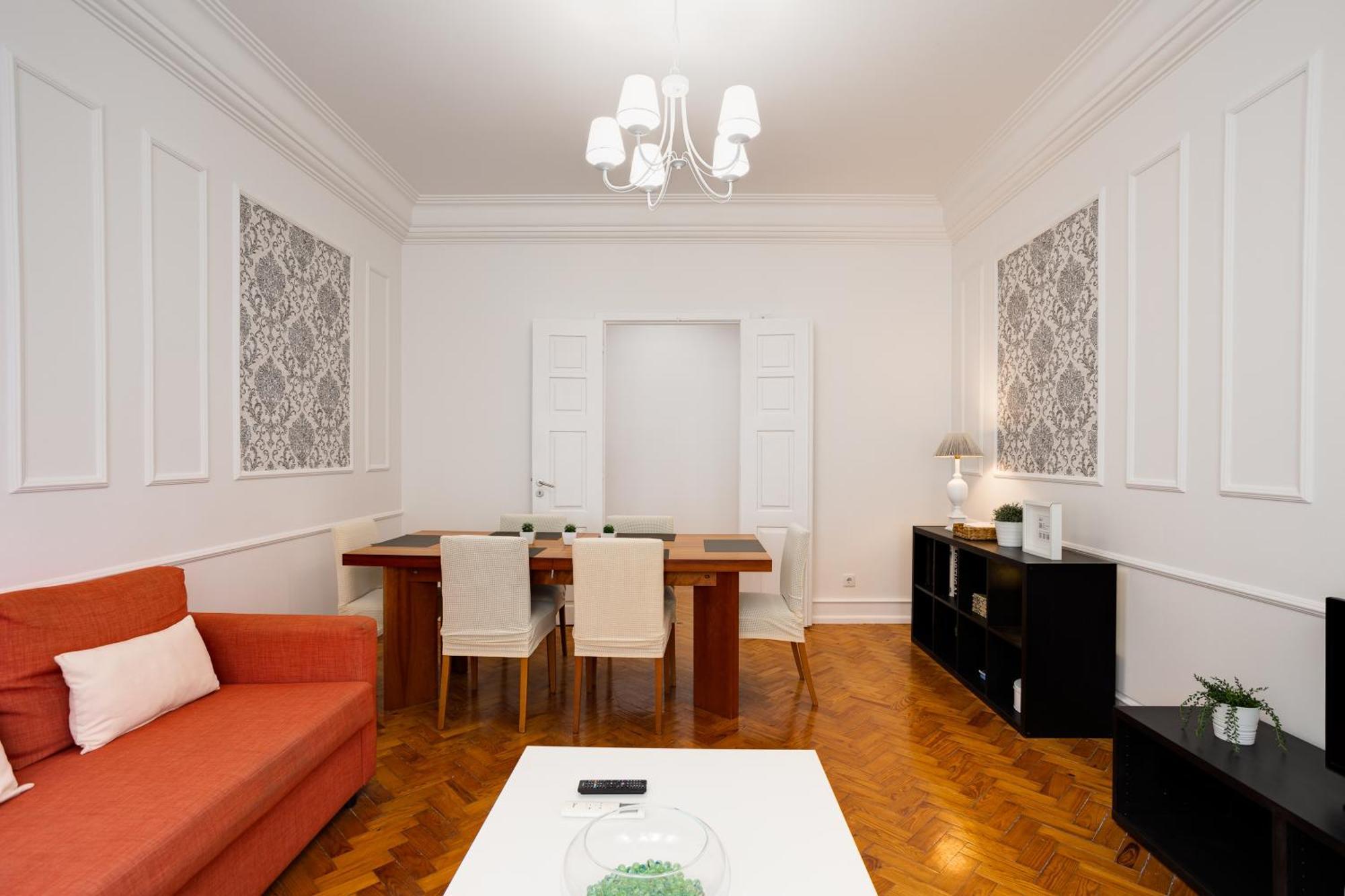 Apartament Out & *