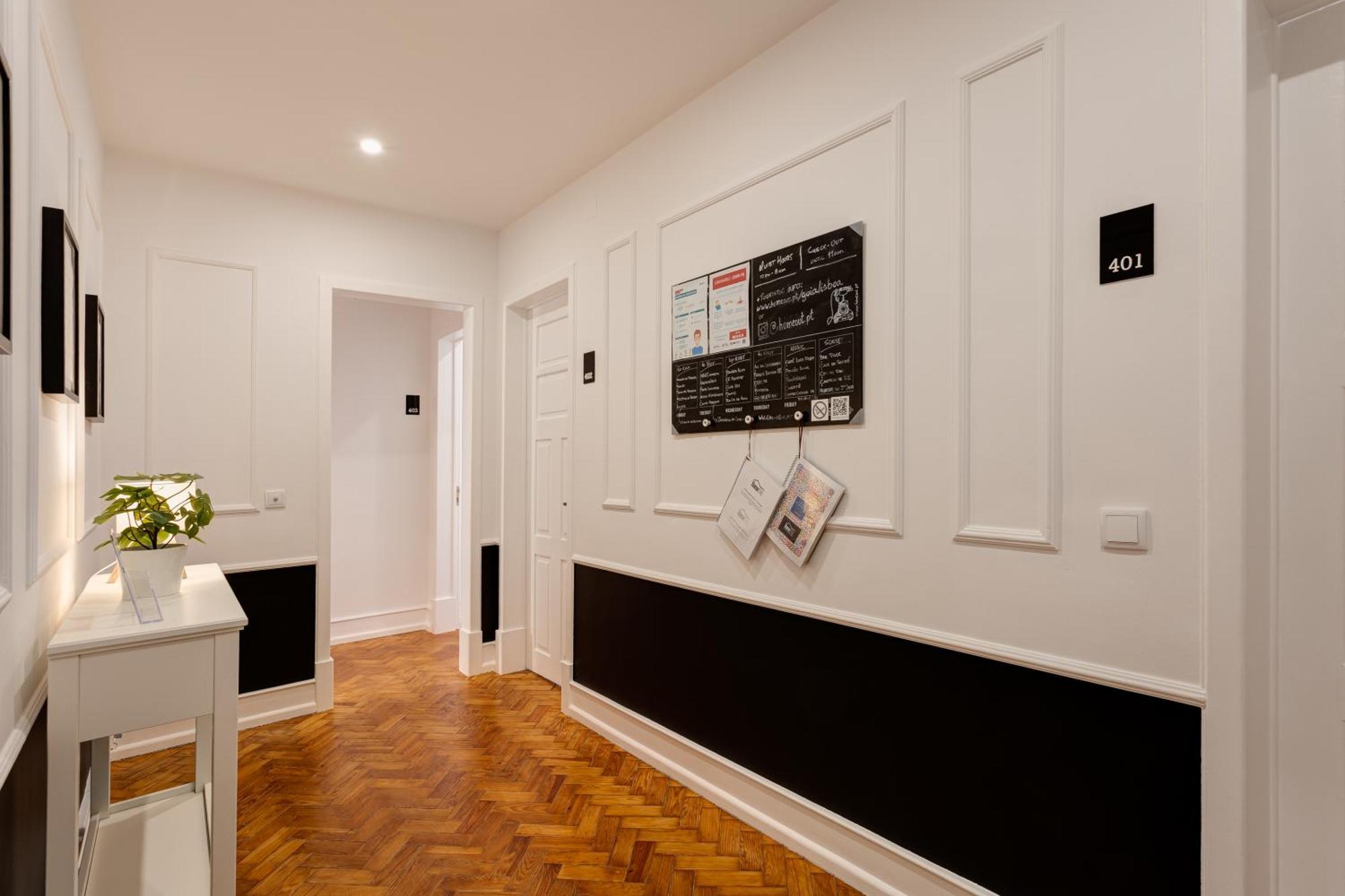 Apartament Out & *