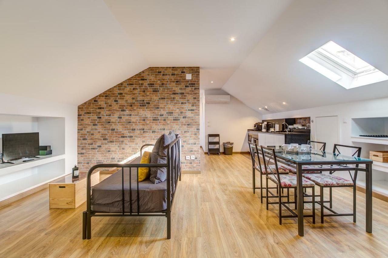 Out & Apartament